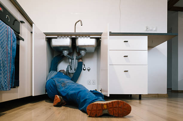 Professional Leak Detection technician working in Payson, IL
